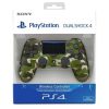 Опакован контролер за PS4 DualShock 4 със зелен камуфлажен дизайн.