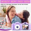 Детски фотоапарат STELS FunShot W390, използван от усмихната майка и дъщеря.